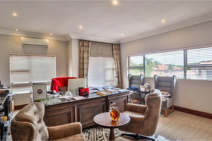 6 Bedroom Property for Sale in Birdwood Estate North West